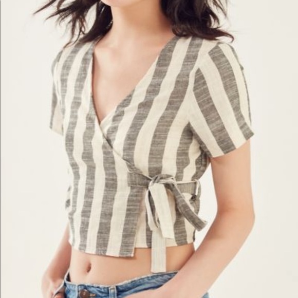 NWT URBAN OUTFITTERS WRAP TOP - Picture 1 of 3